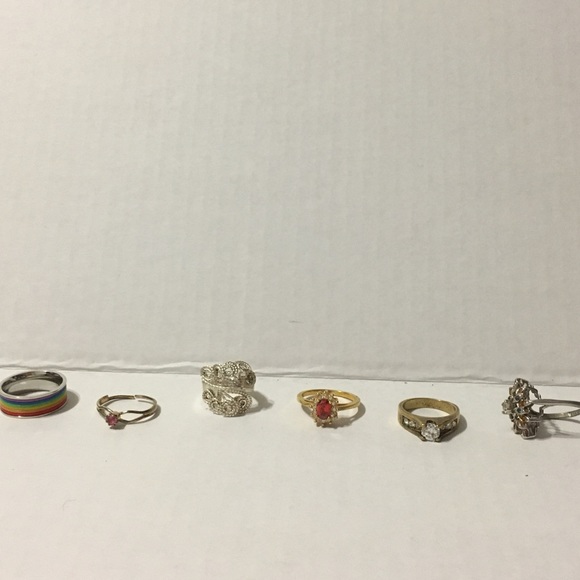 unbranded Jewelry - Set of 6 costume jewelry rings